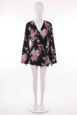 Narzutka kimono w kwiaty z paskiem - Czarna
