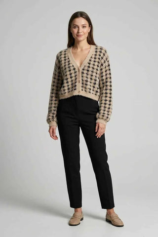 Sweter krótki w pepitkę - beżowo-czarny