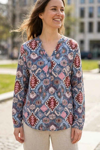 Bluzka wiskozowa we wzory geometryczne - Niebieska