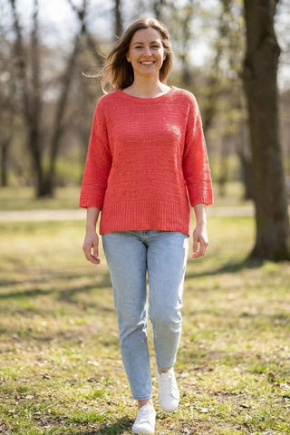 Sweter damski dzianinowy luźny - Koralowy
