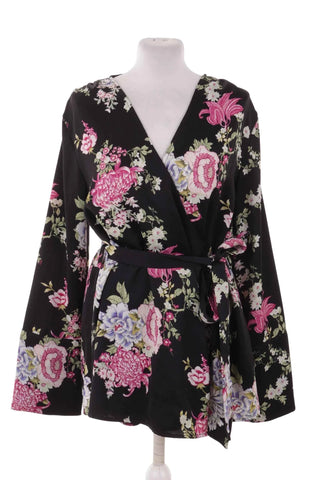 Narzutka kimono w kwiaty z paskiem - Czarna