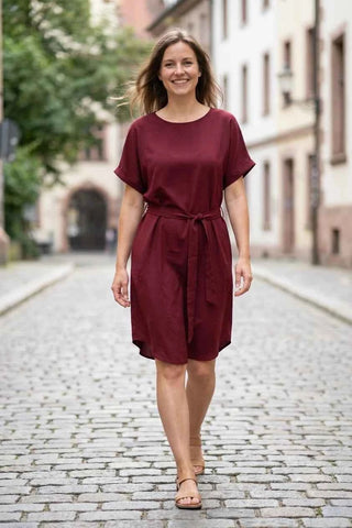 Sukienka z paskiem - Bordowa