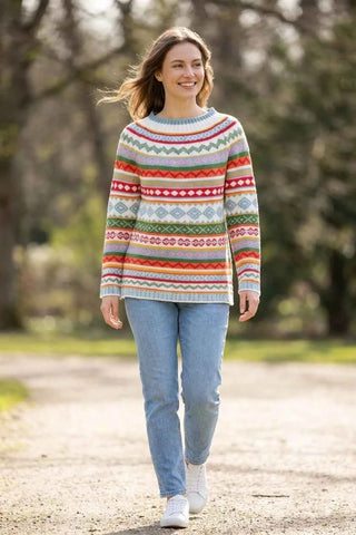 Sweter damski we wzory geometryczne - Biały
