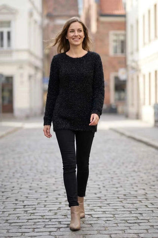 Sweter damski puchaty metalizowany - Czarny