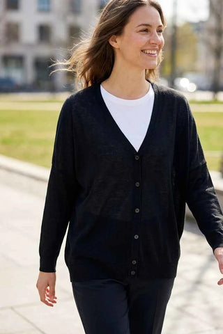 Sweter cienki dzianinowy V-neck - Czarny   50% wełna