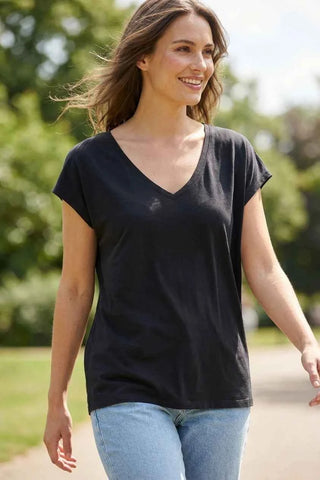 T-shirt damski z dekoltem w serek - Czarny  70% modal