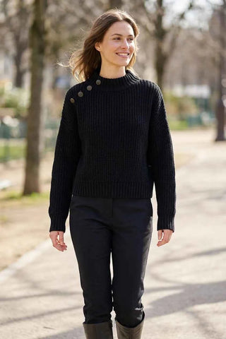 Sweter dzianinowy z guzikami na ramieniu - Czarny
