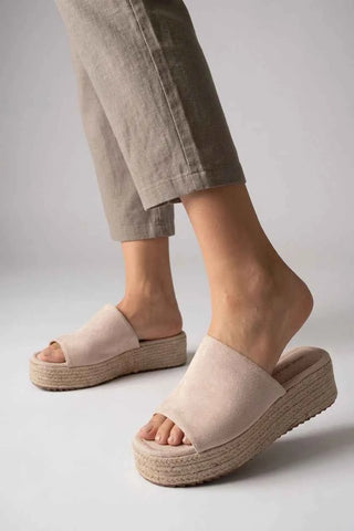 Klapki damskie na platformie Ideal Shoe - Beżowe