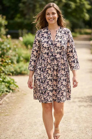 Sukienka mini we wzory wiskozowa - Różowa