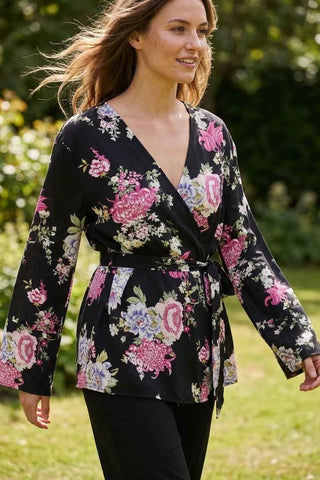 Narzutka kimono w kwiaty z paskiem - Czarna