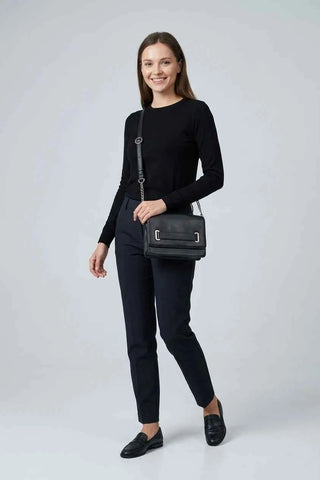 Torebka crossbody skórzana z klapą - Czarna  100% skóra