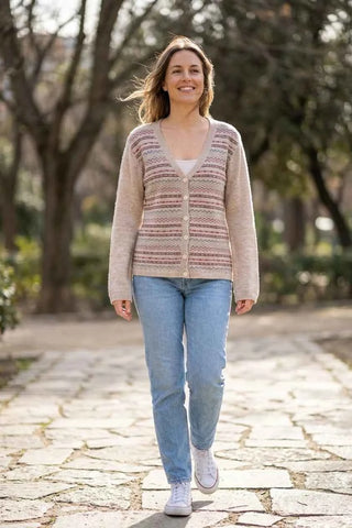 Sweter  w geometryczne wzory - beżowy  40% wełna 10% moher