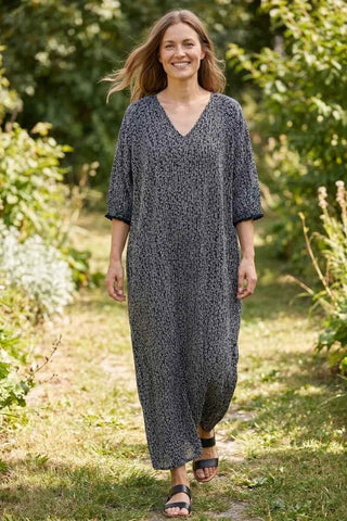 Sukienka maxi oversize w roślinny wzór - Czarna