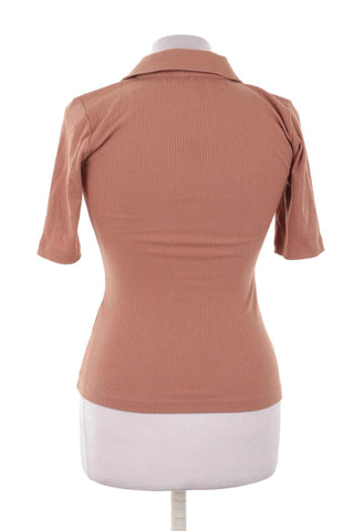 Koszulka polo prążkowana V-neck - Beżowa