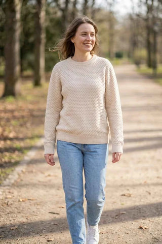 Sweter damski z waflowym splotem - Kremowy