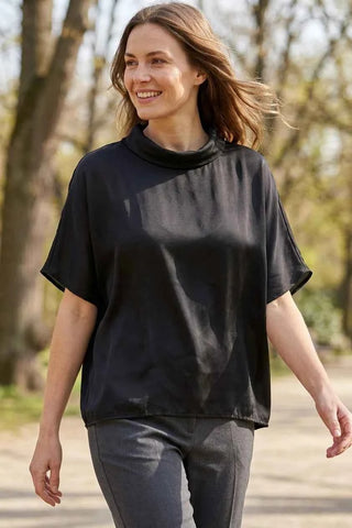 Bluzka oversize z golfem - Czarna